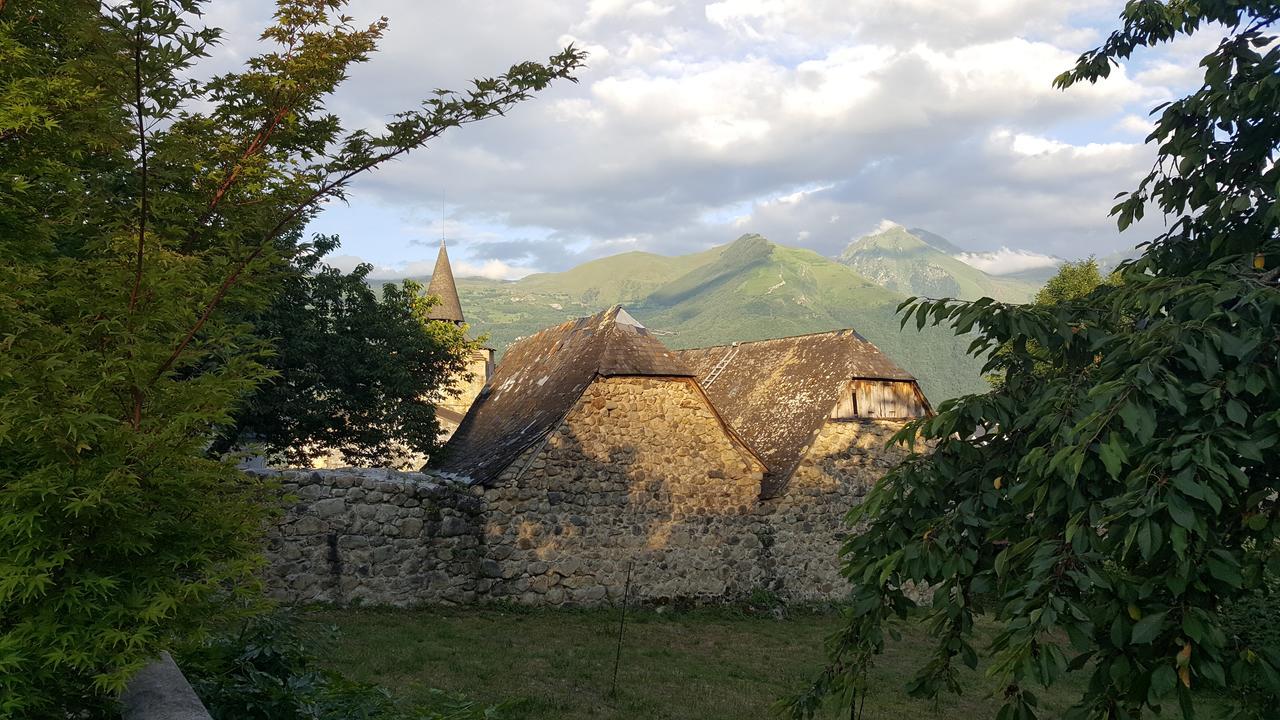 Les Rochers Saint-Savin  Exterior photo